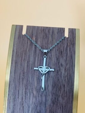 Elegant Silver Cross Pendant Necklace